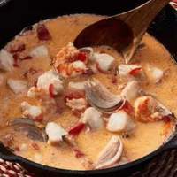 Brasilianischer Fischtopf mit Knoblauchreis