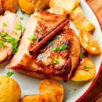 Brieslabquaksel mit Schweinelende und Bratkartoffeln