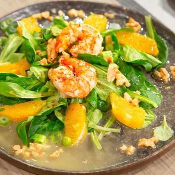 Chili-Garnelen mit Feldsalat und Walnuss-Dressing