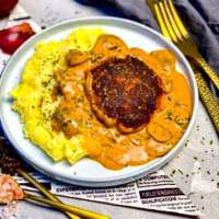 Fleischk&uuml;chle in Champignonsauce mit Kartoffelbrei