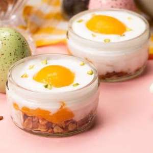 falsches Spiegelei im Glas