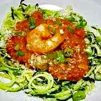 Garnelen in fruchtig scharfer Sauce auf Nudeln