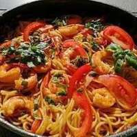 Garnelen-Spaghetti mit Tomaten und Basilikum