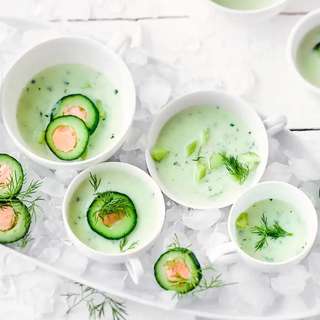 Kalte Gurkensuppe mit Lachs