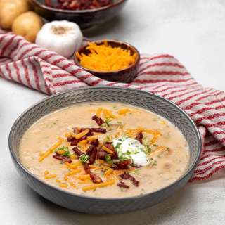 Kartoffelsuppe mit Speck und K&auml;se