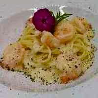 Spaghetti mit Garnelen in Weißwein-Sahnesauce